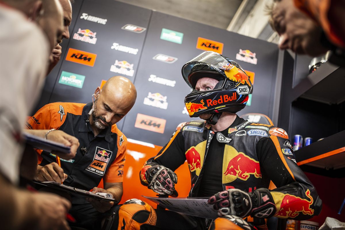 Bradley Smith & Staff Pit Box Automotodromo Brno 2018