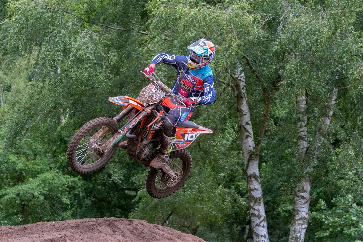 Ellis Action Hawkstone_123