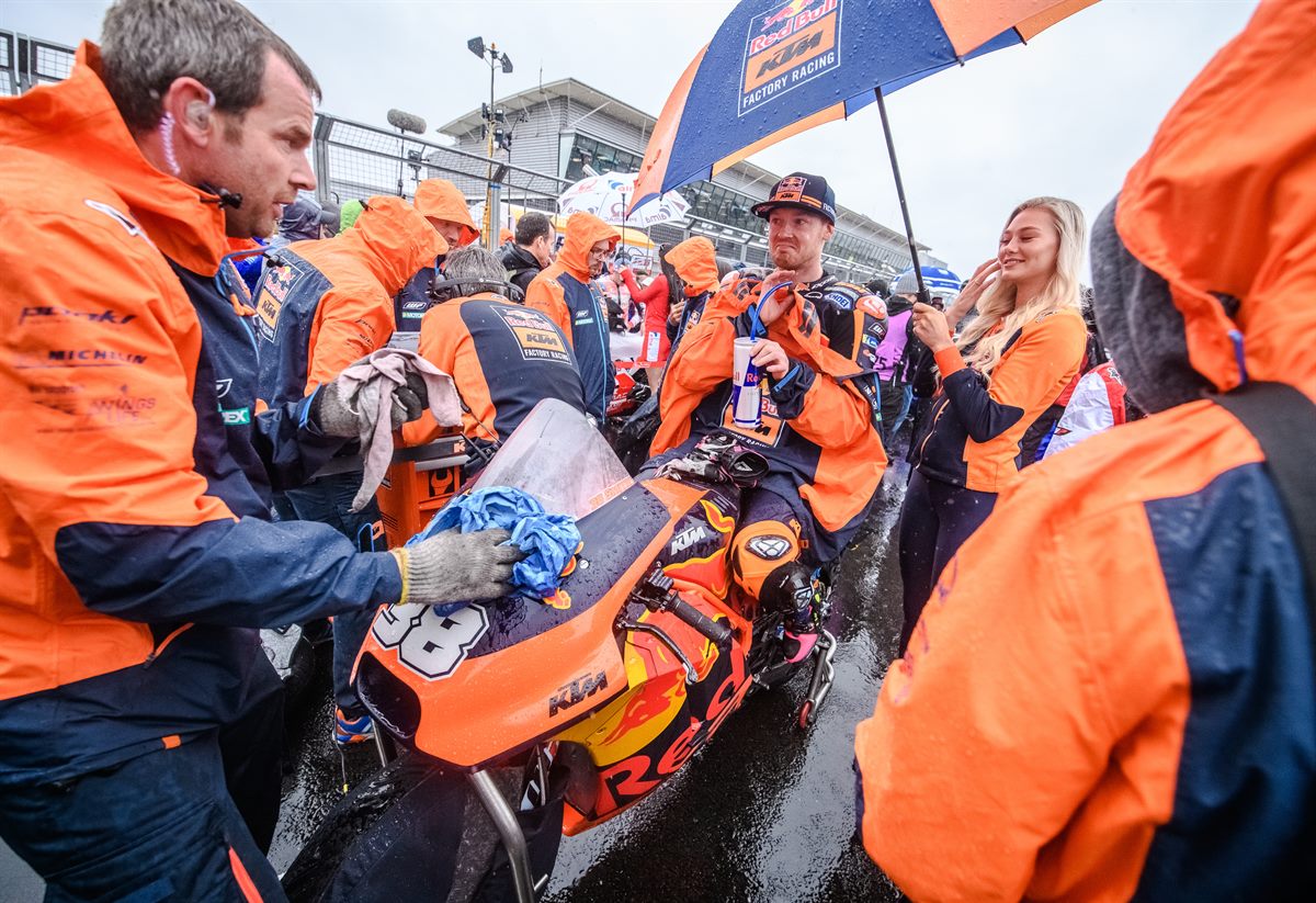 Bradley Smith & Mechanics KTM RC16 Start Silverstone Circuit 2018