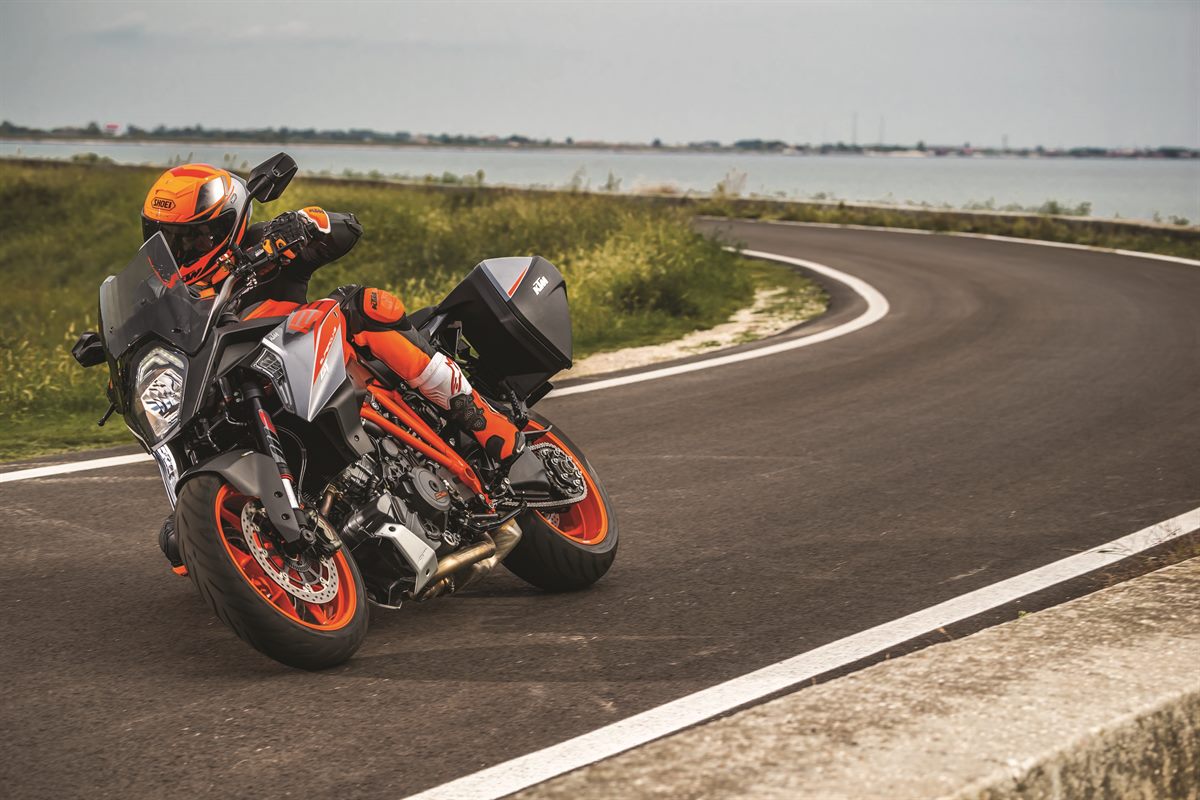 211284_KTM 1290 SUPER DUKE GT MY 2018