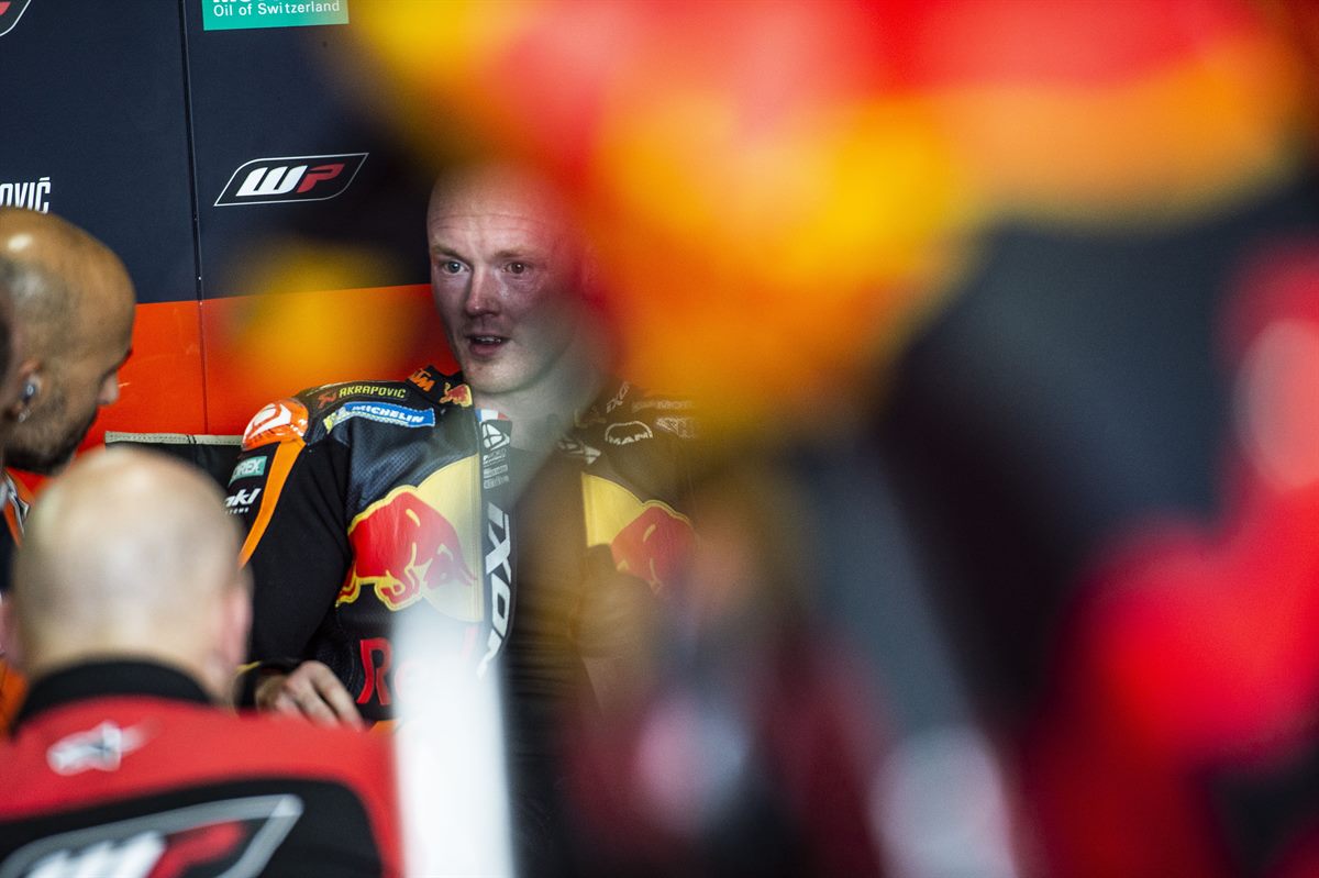 Bradley Smith & Staff KTM RC16 Box Chang International Circuit 2018