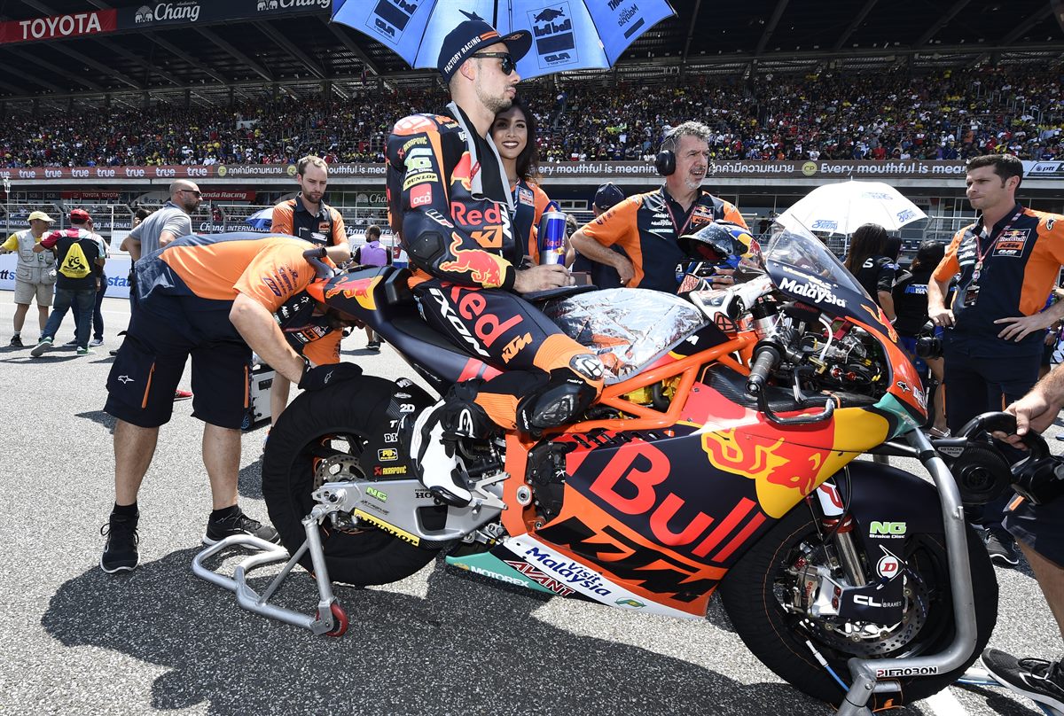 Miguel Oliveira & Staff KTM Moto2 Start Chang International Circuit 2018