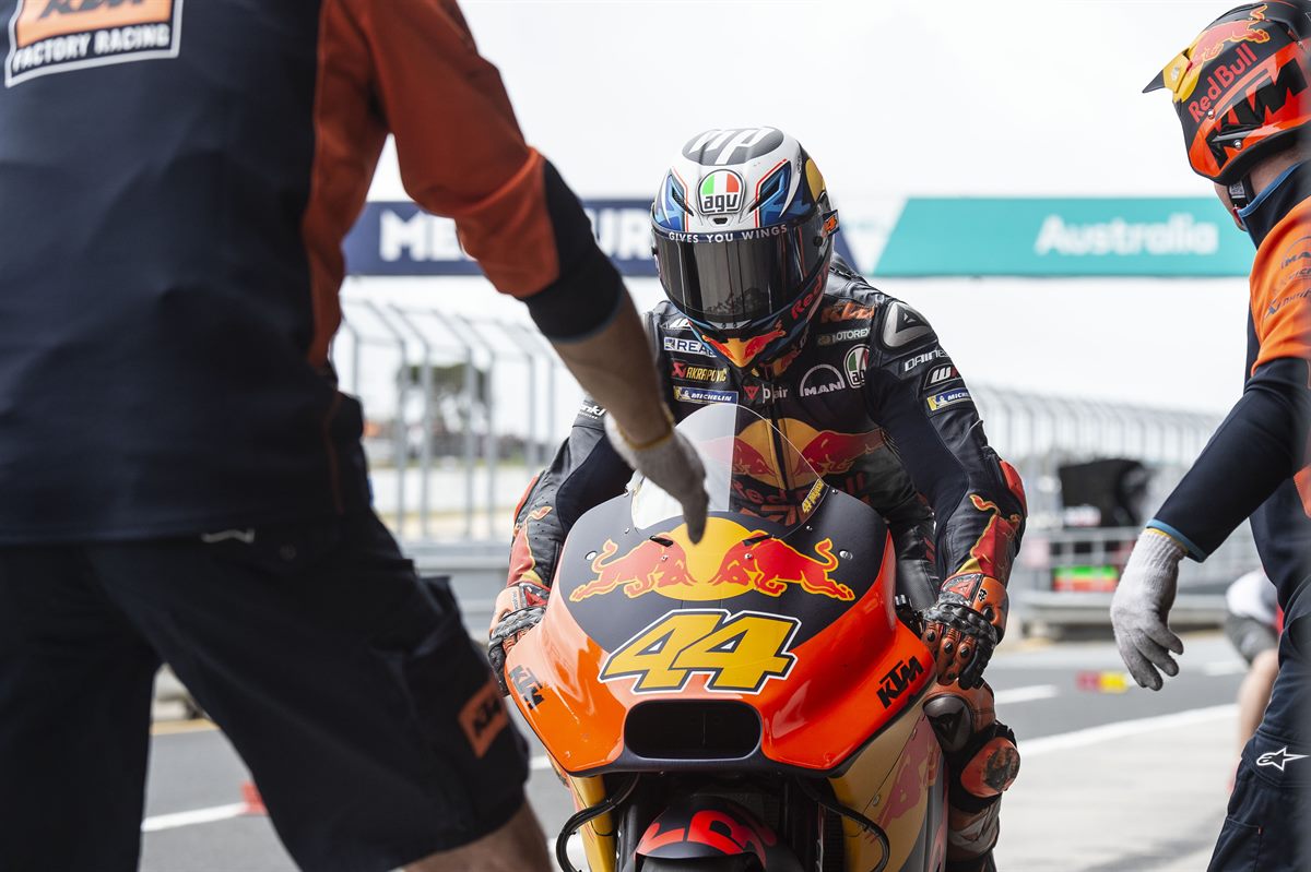 Pol Espargaro & Mechanics KTM RC16 Pit Lane Phillip Island 2018