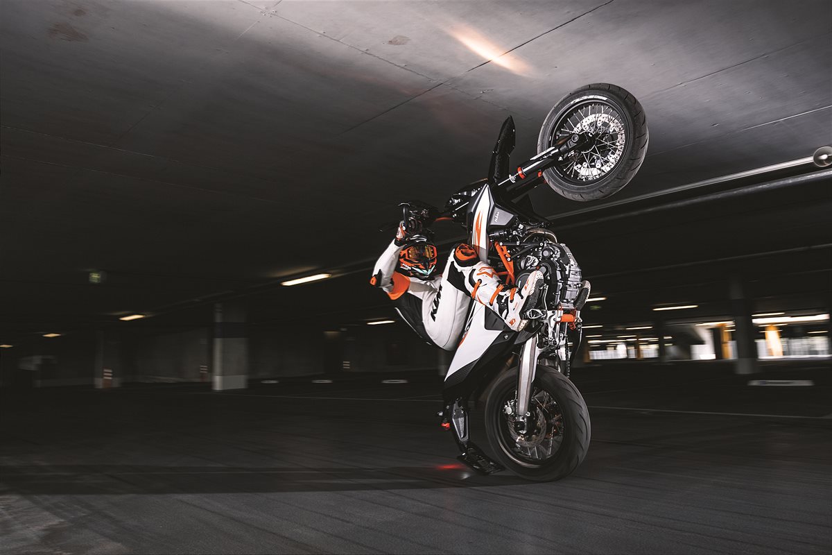 KTM 690 SMC R_Action 04