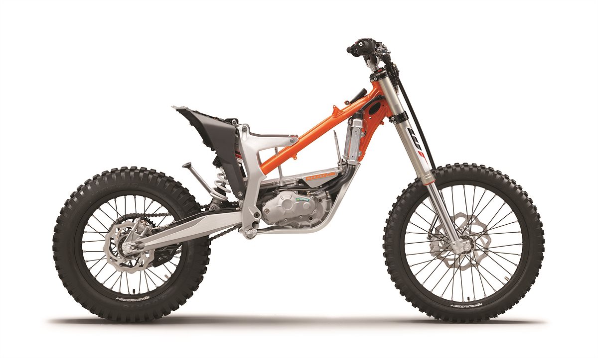 KTM FREERIDE E-XC MY 2018_Studio_90 degree right_Stripped