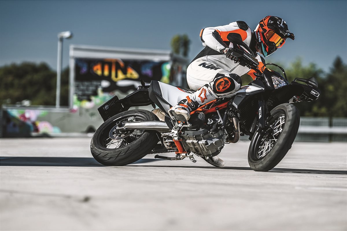 KTM 690 SMC R_Action 07
