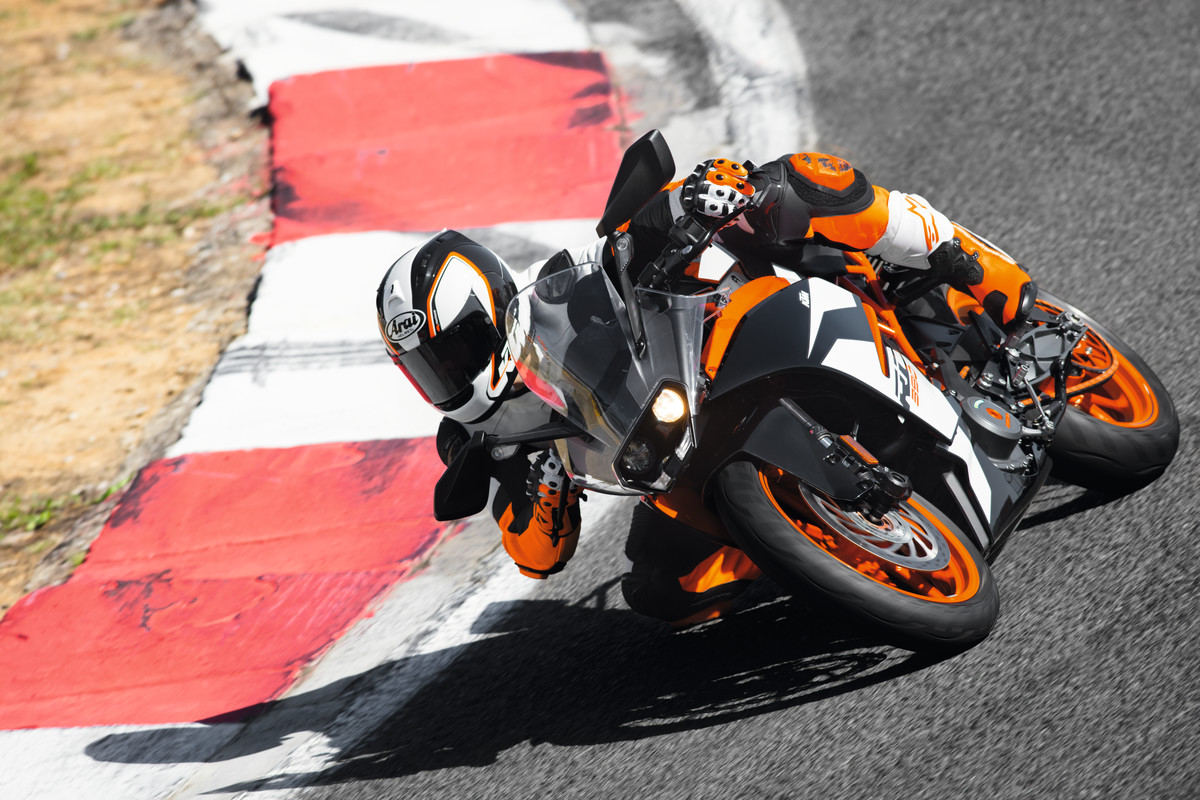 154823_KTM RC 390 MY 2017