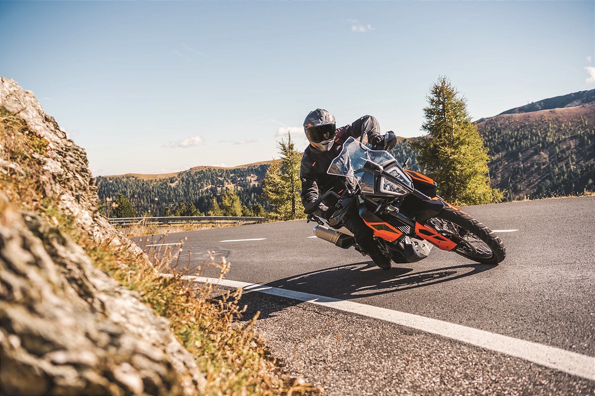 KTM 790 ADVENTURE Action