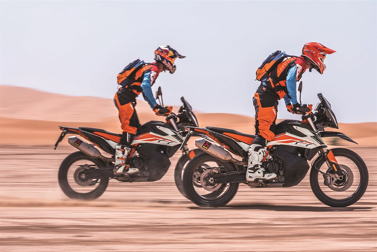 KTM 790 ADVENTURE R Action