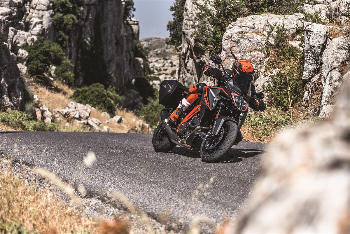 KTM 1290 SUPER DUKE GT Action