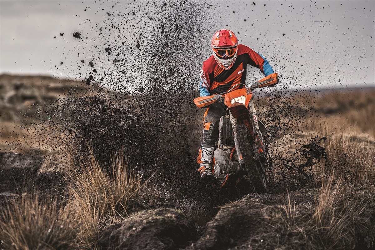 02_Action_KTM 250 EXC TPI MY2019