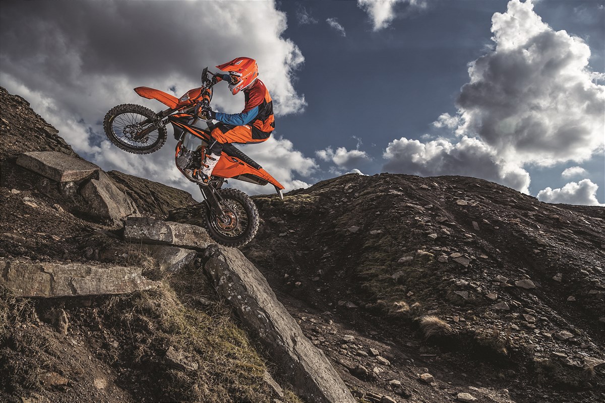 01_Action_KTM 450 EXC-F MY2019