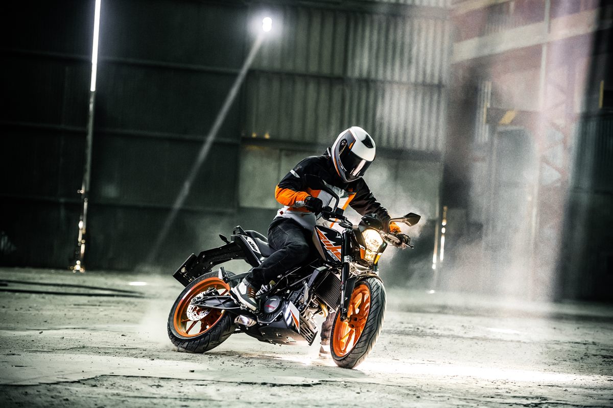 KTM 200 DUKE ABS (1)