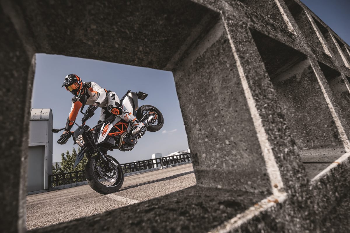 KTM 690 SMC R_Action 03