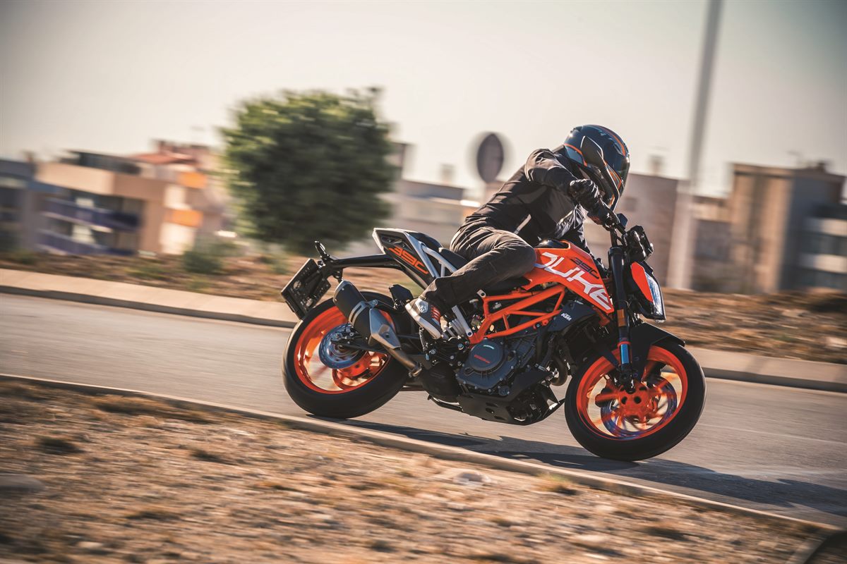 KTM 390 DUKE_Action 02