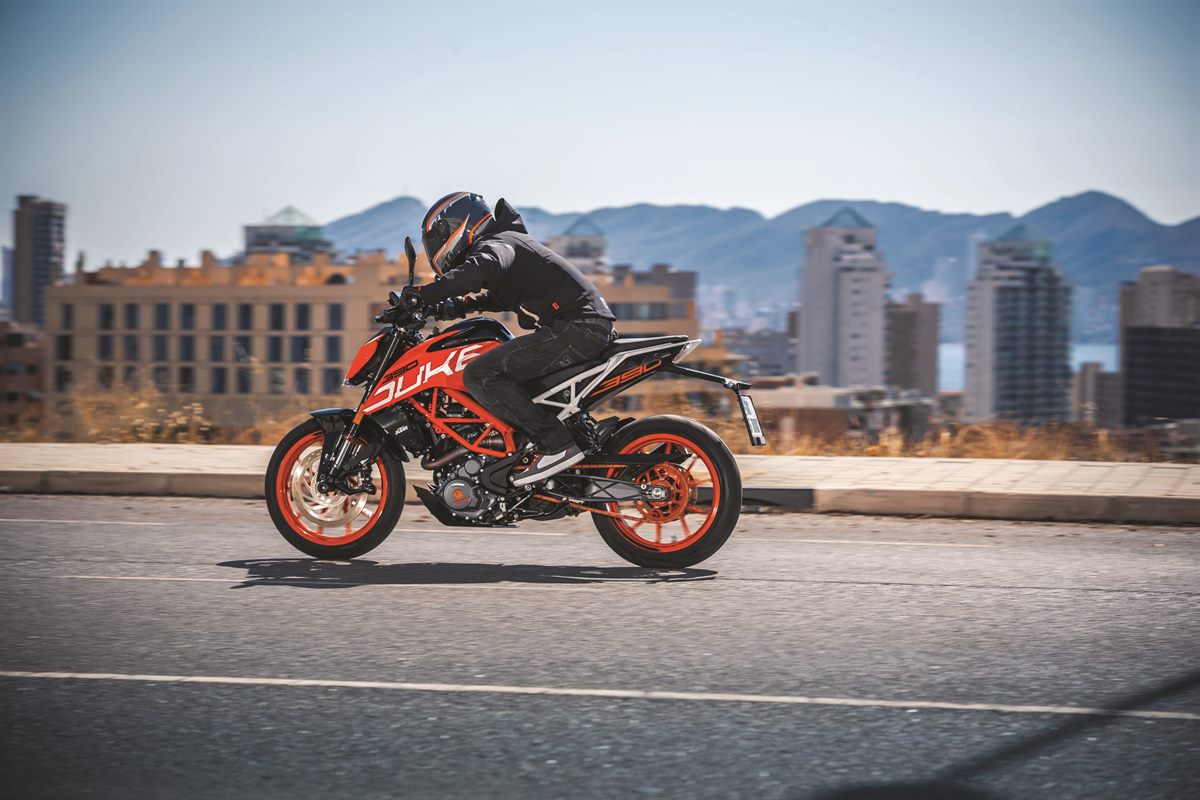 KTM 390 DUKE_Action 03