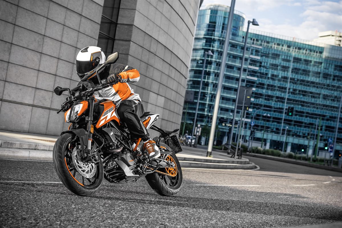 KTM 125 DUKE_Action 03