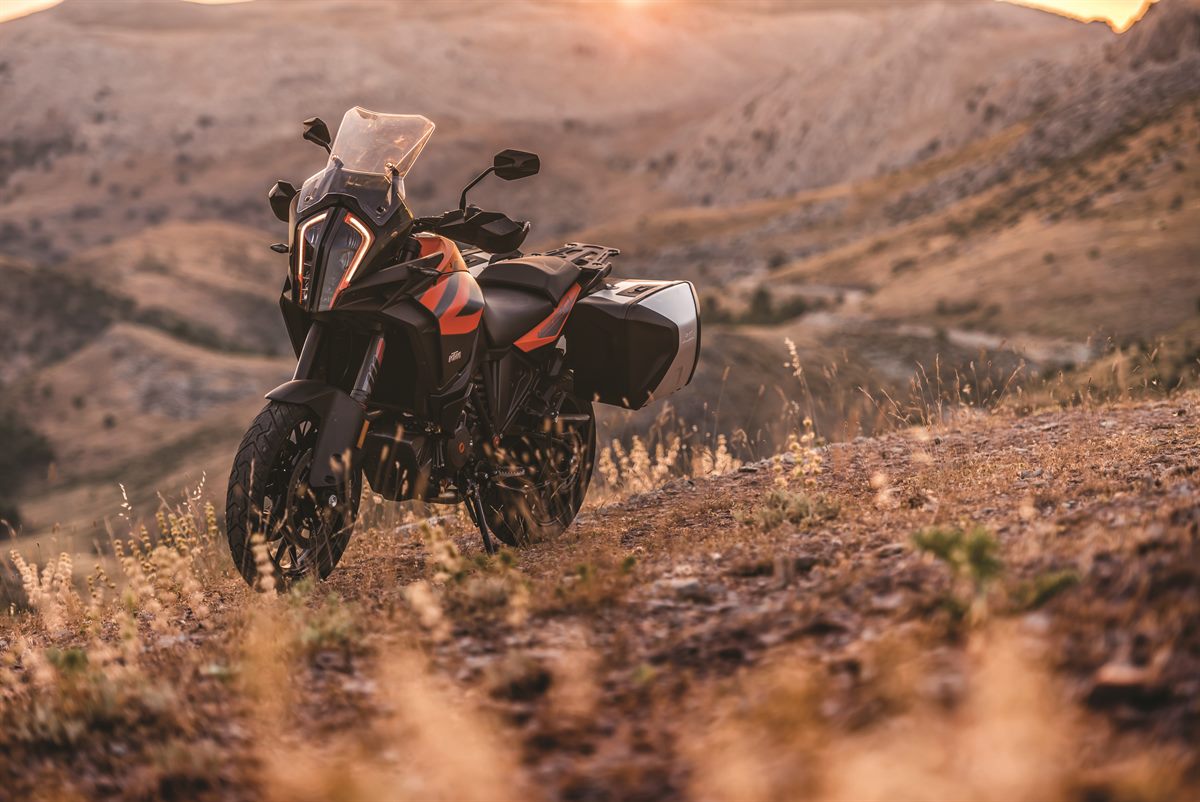 KTM 1290 SUPER ADVENTURE S_Static 01