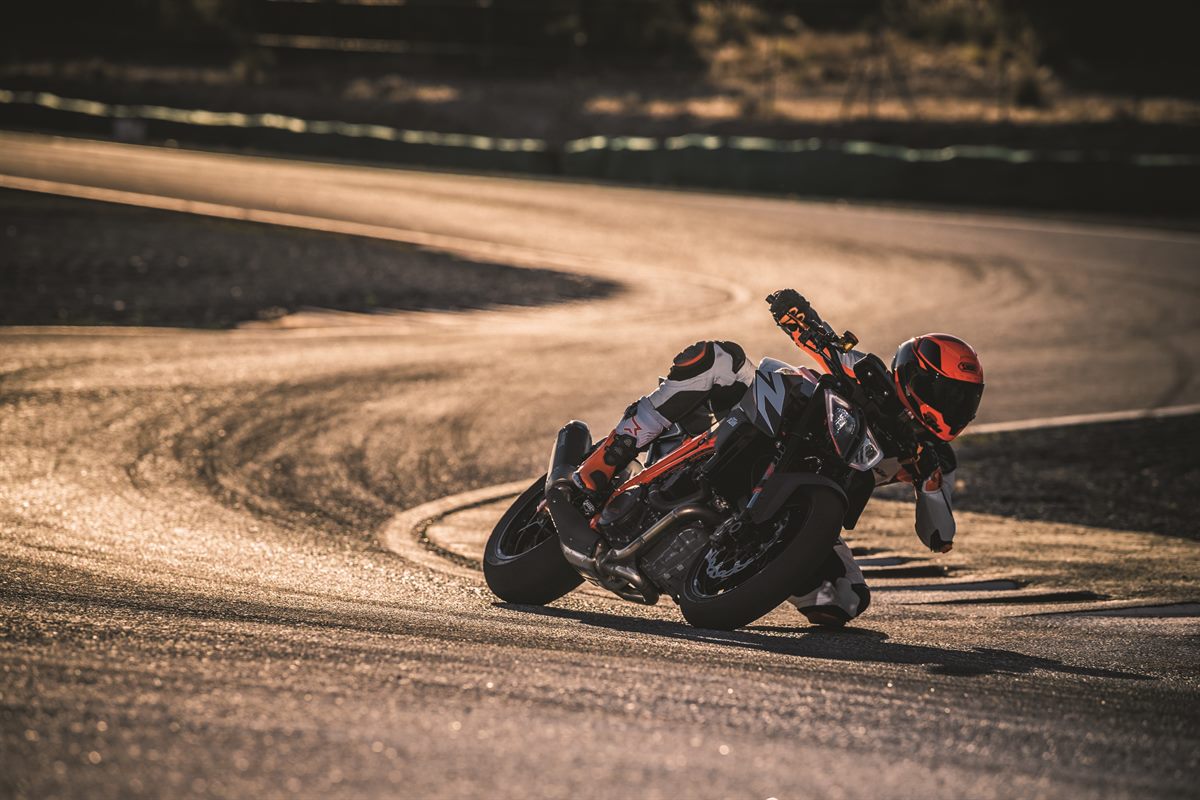 KTM 1290 SUPER DUKE R_Action 07
