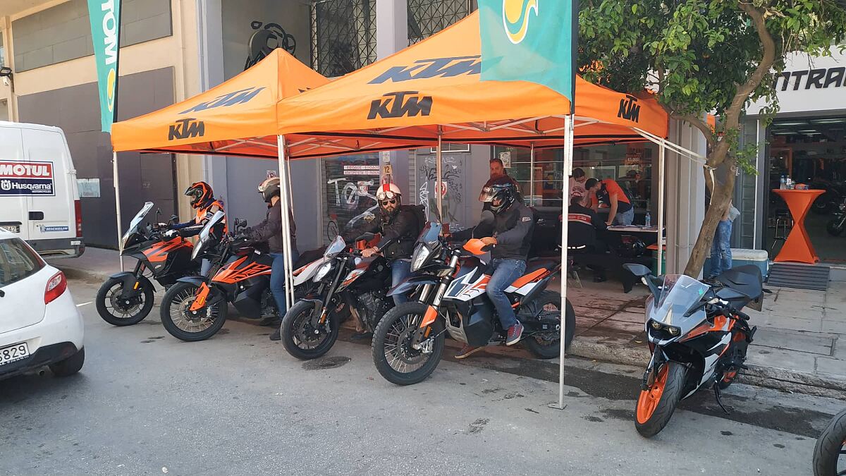 ORANGE DAYS KTM CENTRAL STORE (8)
