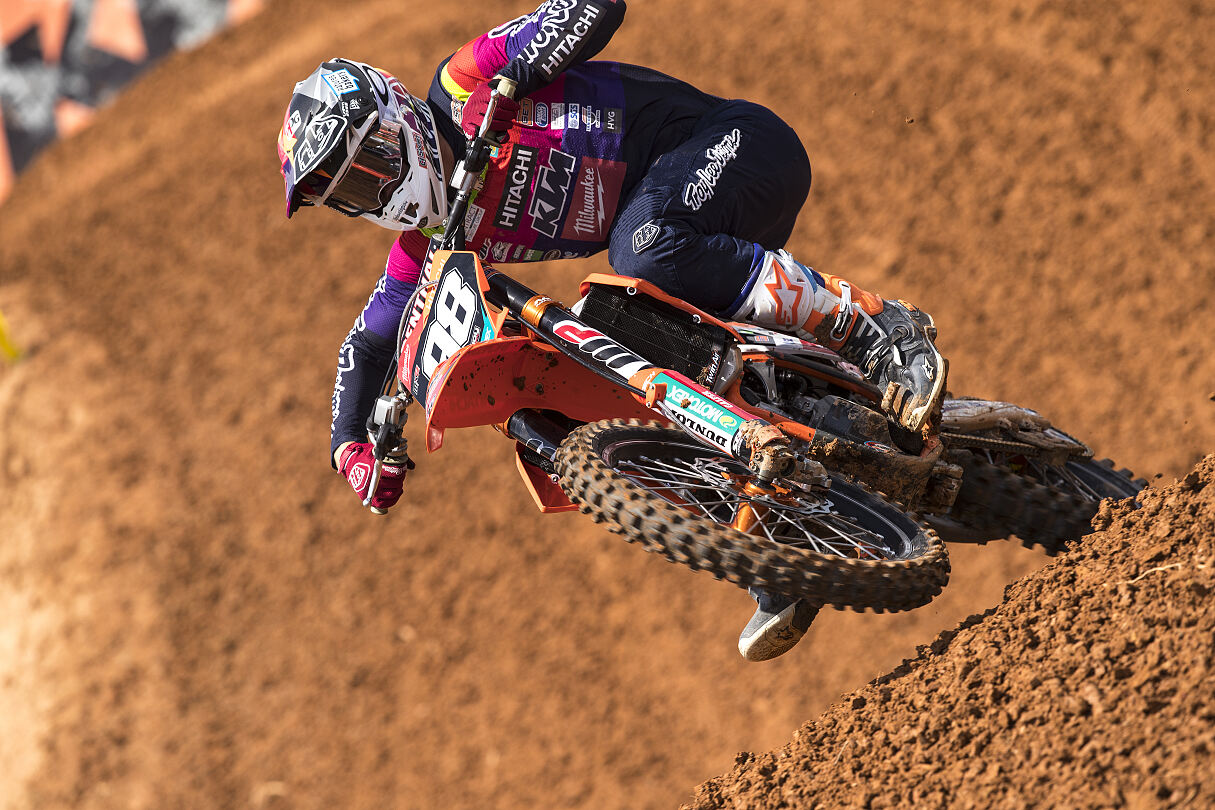 Vaessen_MXGP_2019_R11_RA_1387