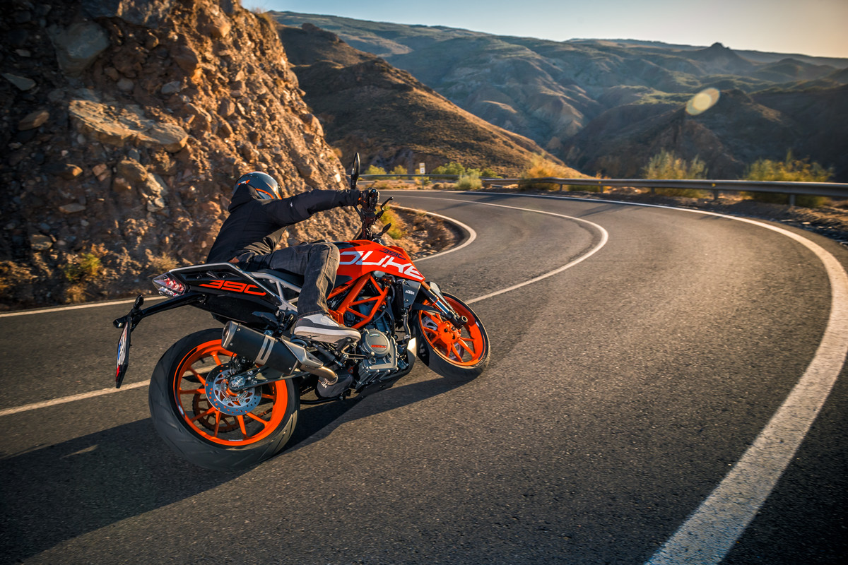 3 KTM 390 DUKE
