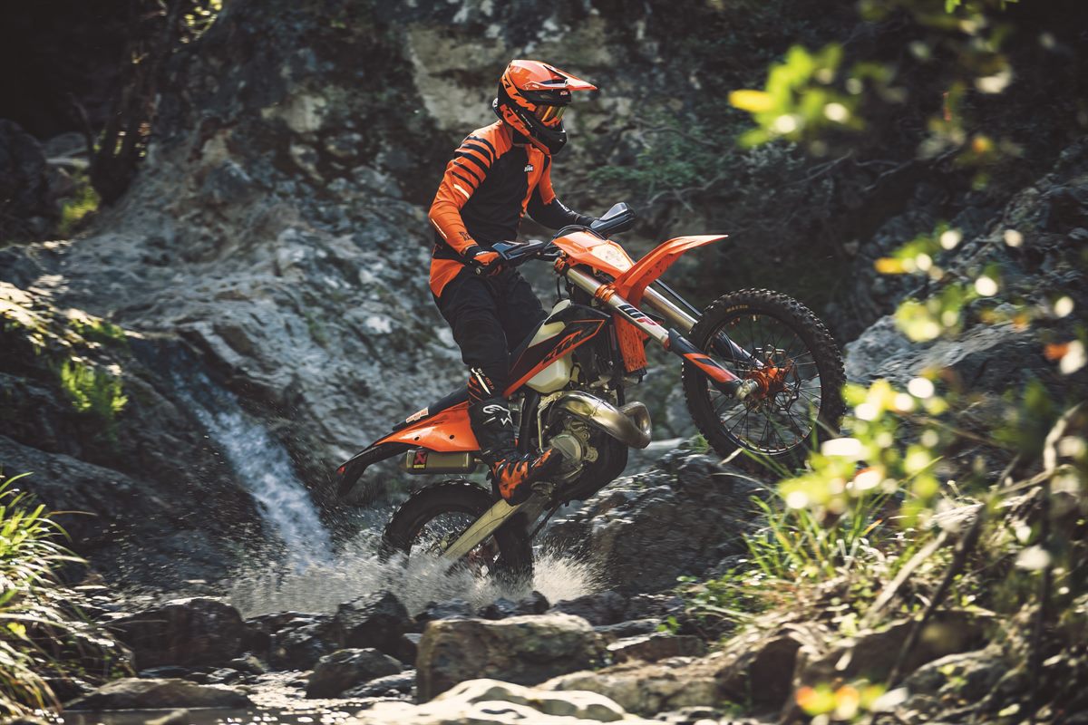 01 Action KTM 150 EXC TPI MY2020
