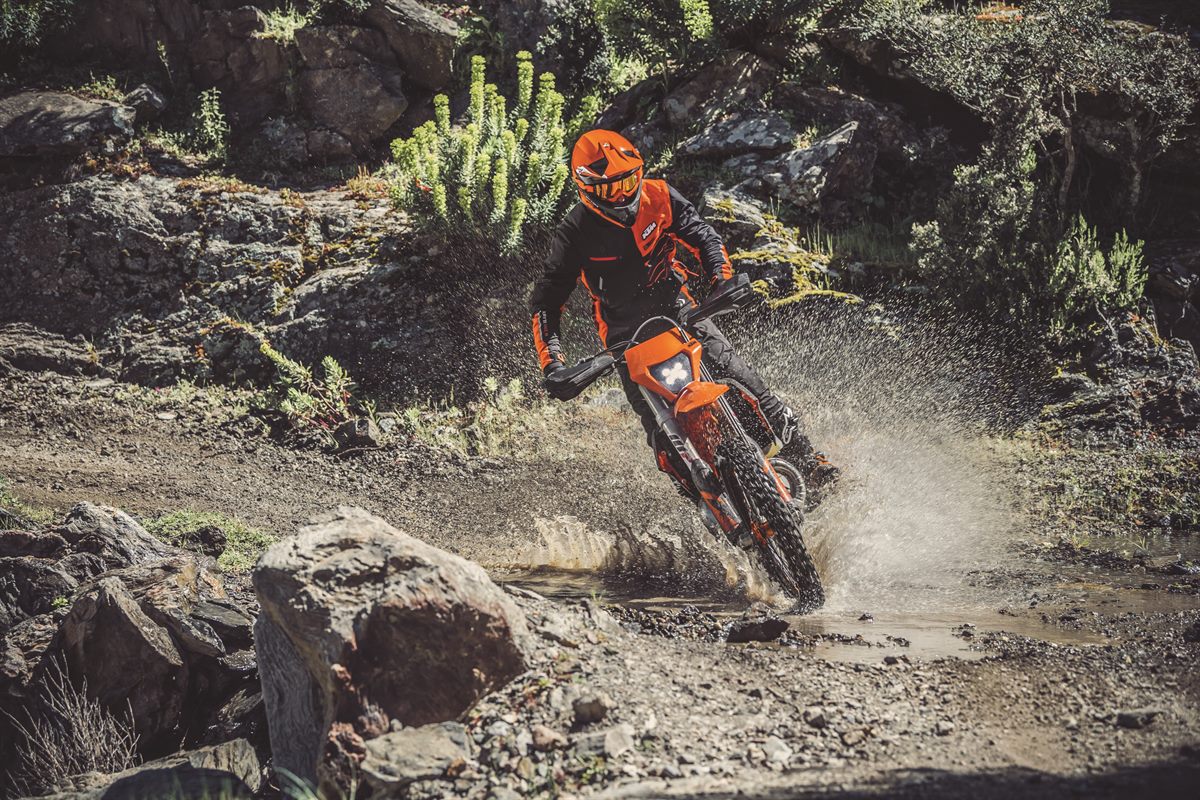 03 Action KTM 300 EXC TPI MY2020