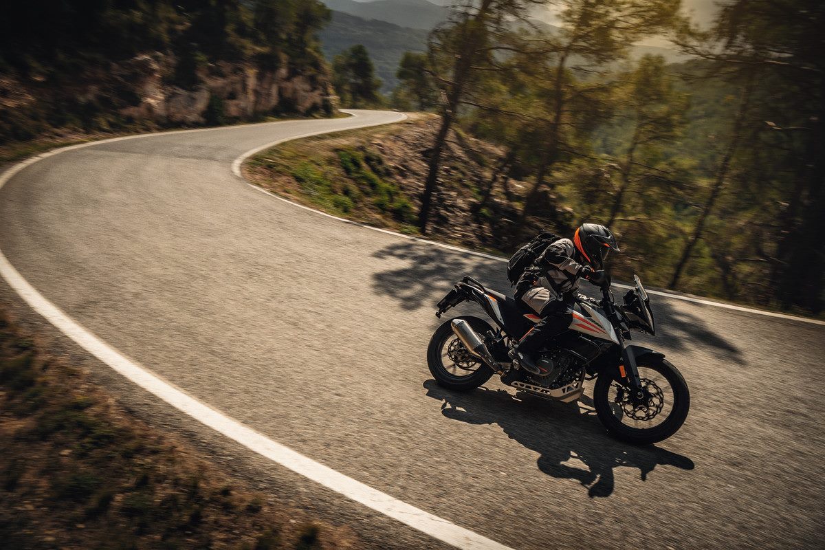 KTM 390 ADVENTURE MY20 - Action1 (1)