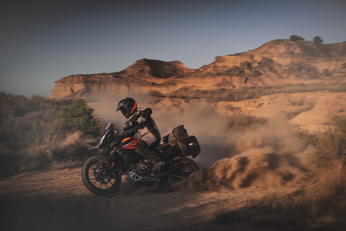 KTM 390 ADVENTURE MY20 - Action2