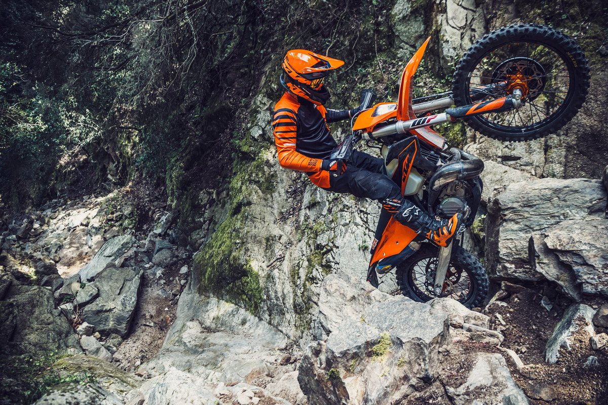 KTM 150 EXC MY20 - Action-1
