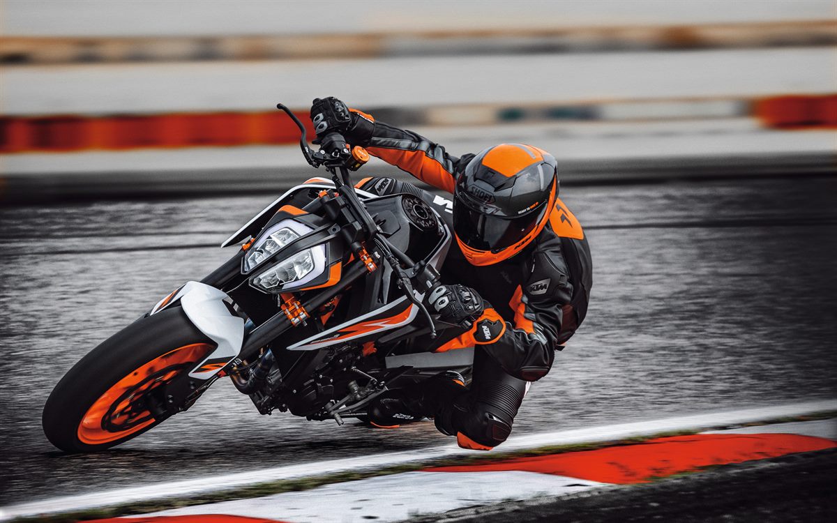 KTM 890 DUKE R - Action-1