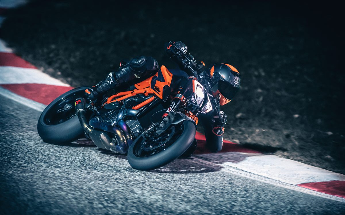 KTM 1290 SUPER DUKE R MY20 - Action-3