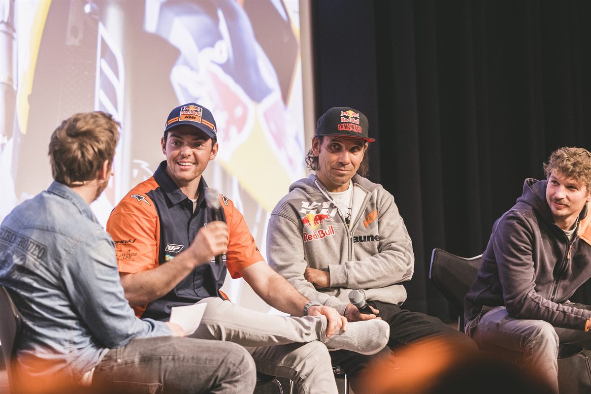 Live-Talk in the RC16 arena in the KTM Motohall
