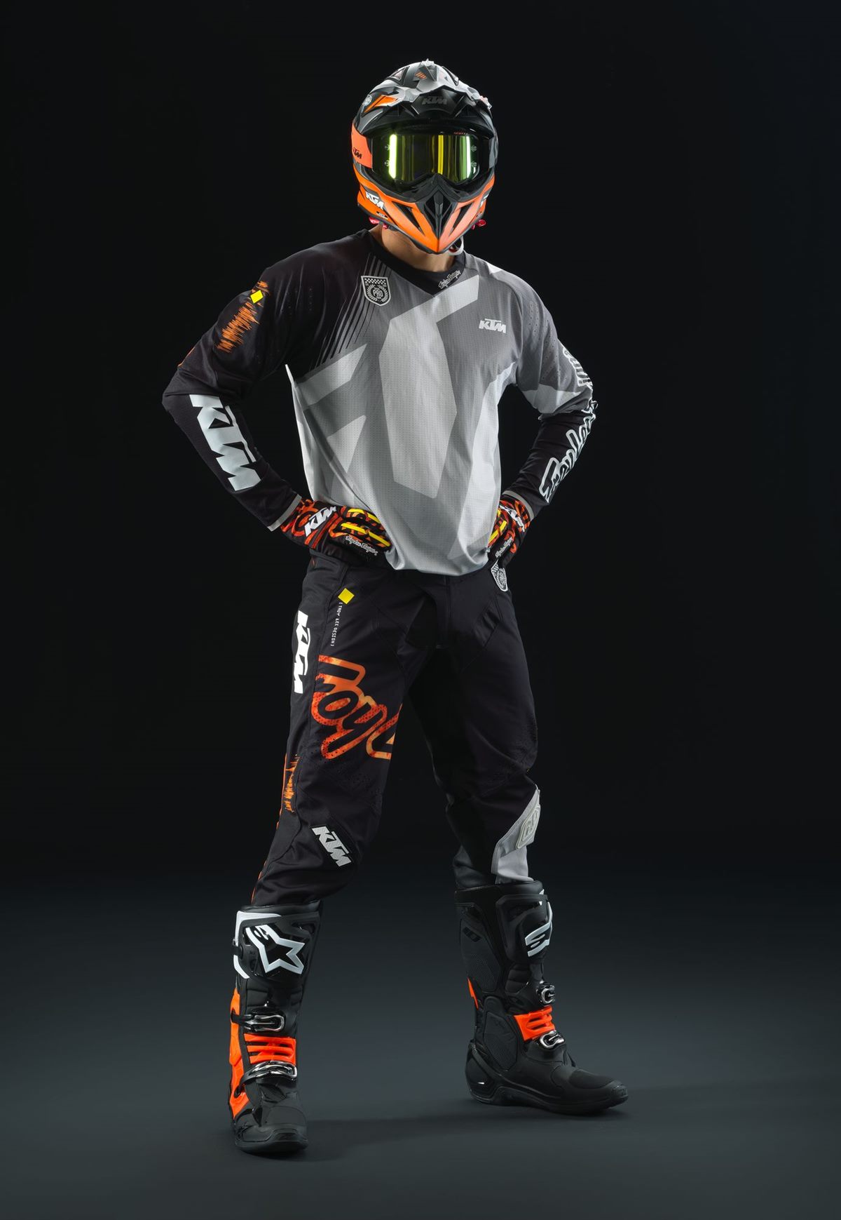 324444_SE SLASH HERO
