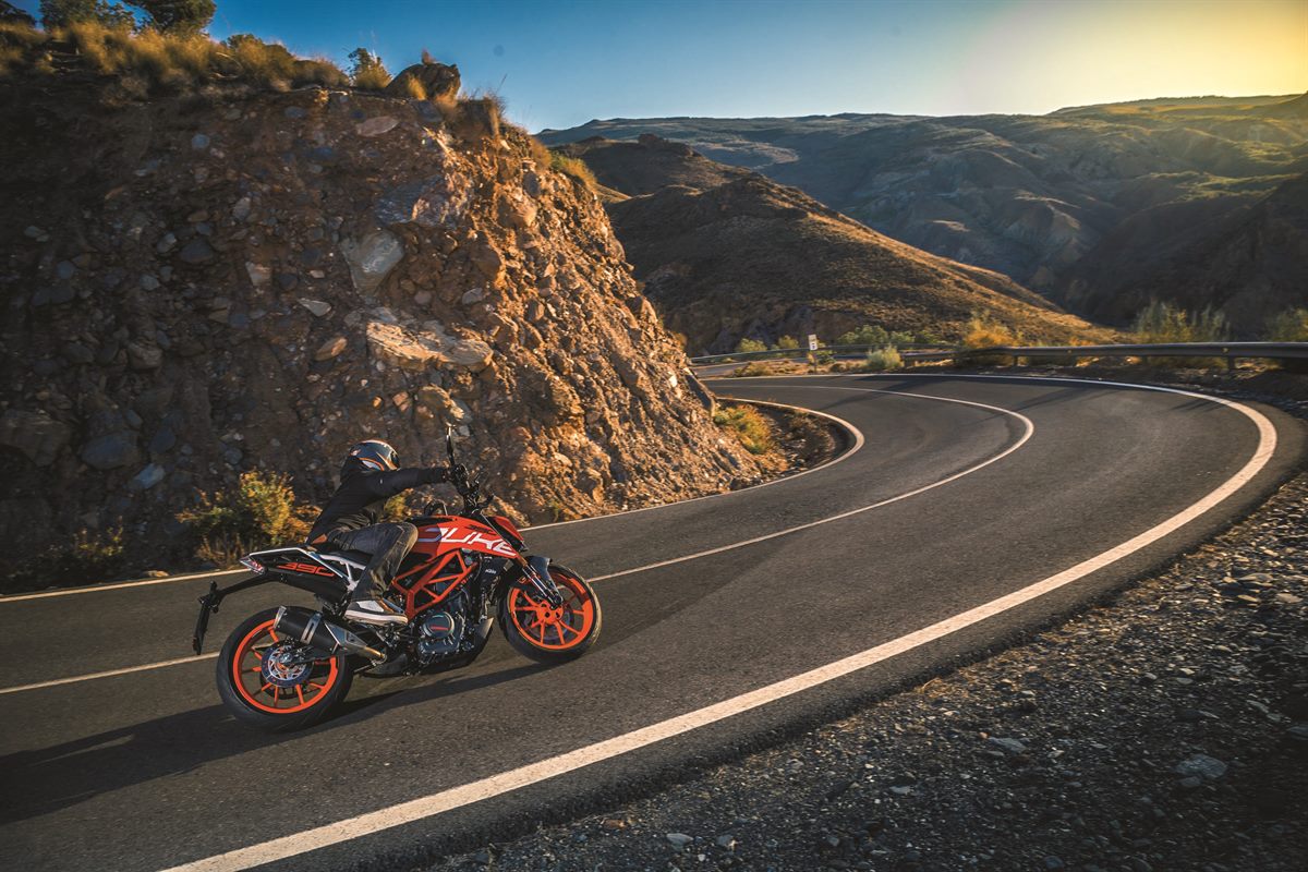 KTM 390 DUKE_Action 04