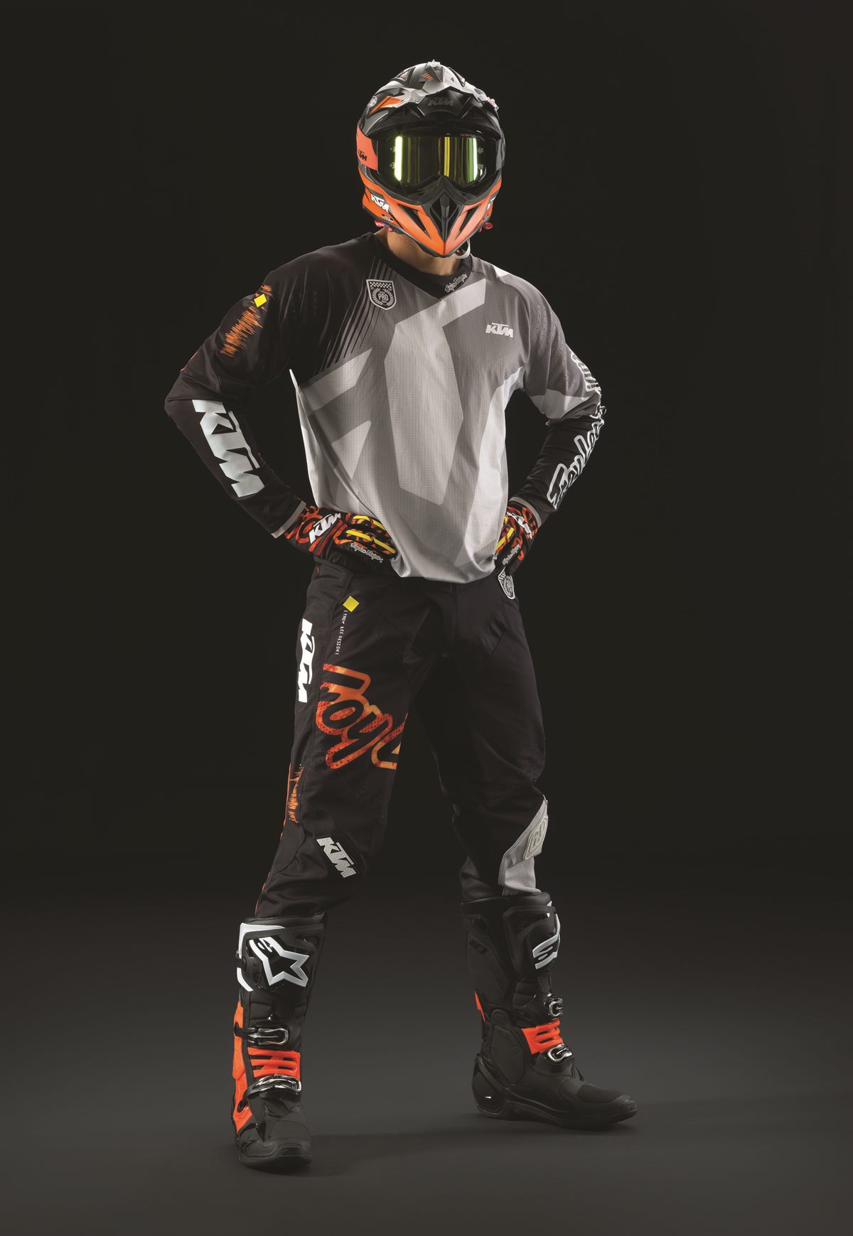 324444_SE SLASH HERO