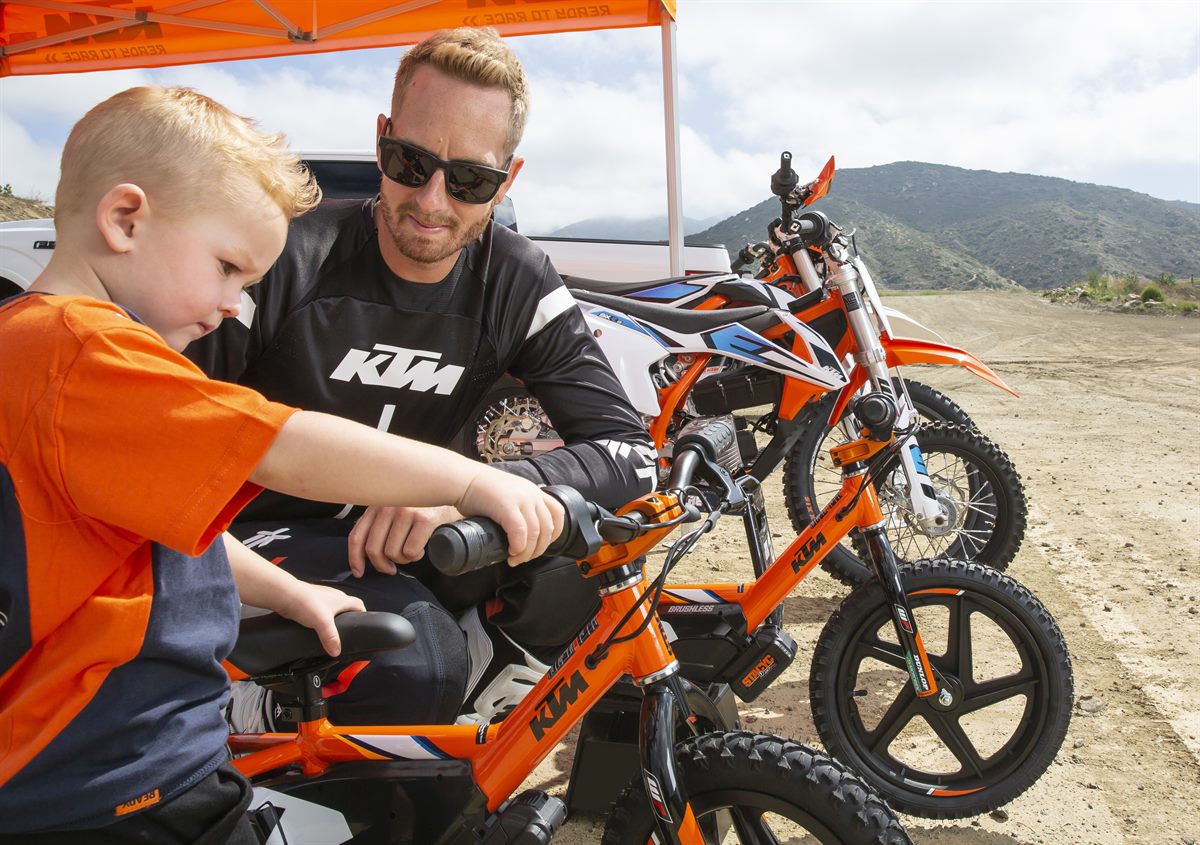 2020 KTM Factory Replica STACYC Casual