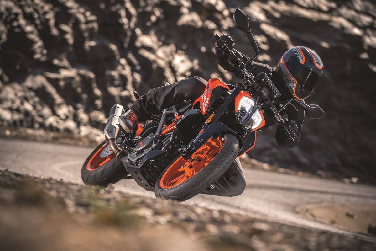 KTM 390 DUKE_Action 06