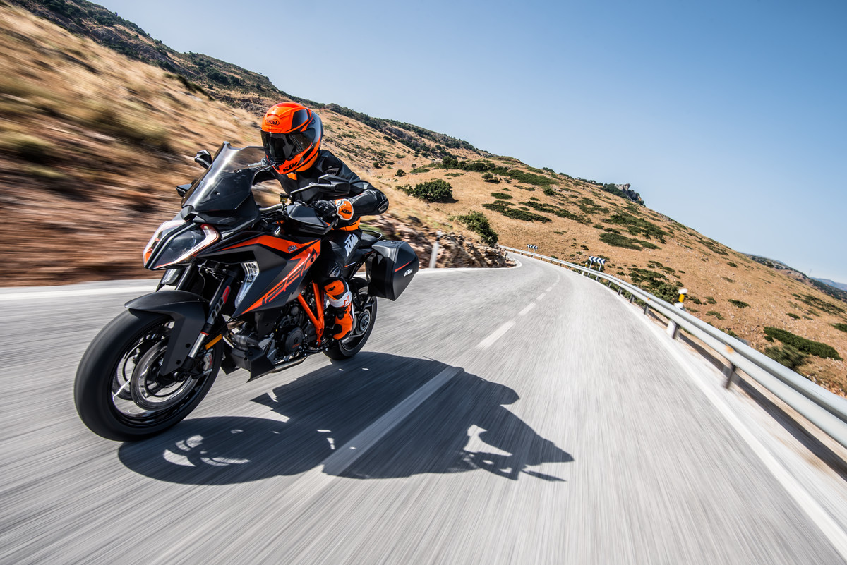 244675_1290 SUPER DUKE GT 2019.jpg