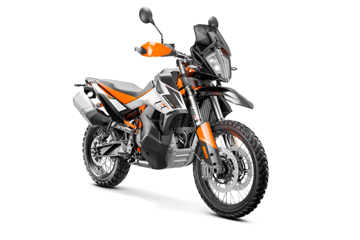 261024_790 ADV R MY19 Front-Right.jpg