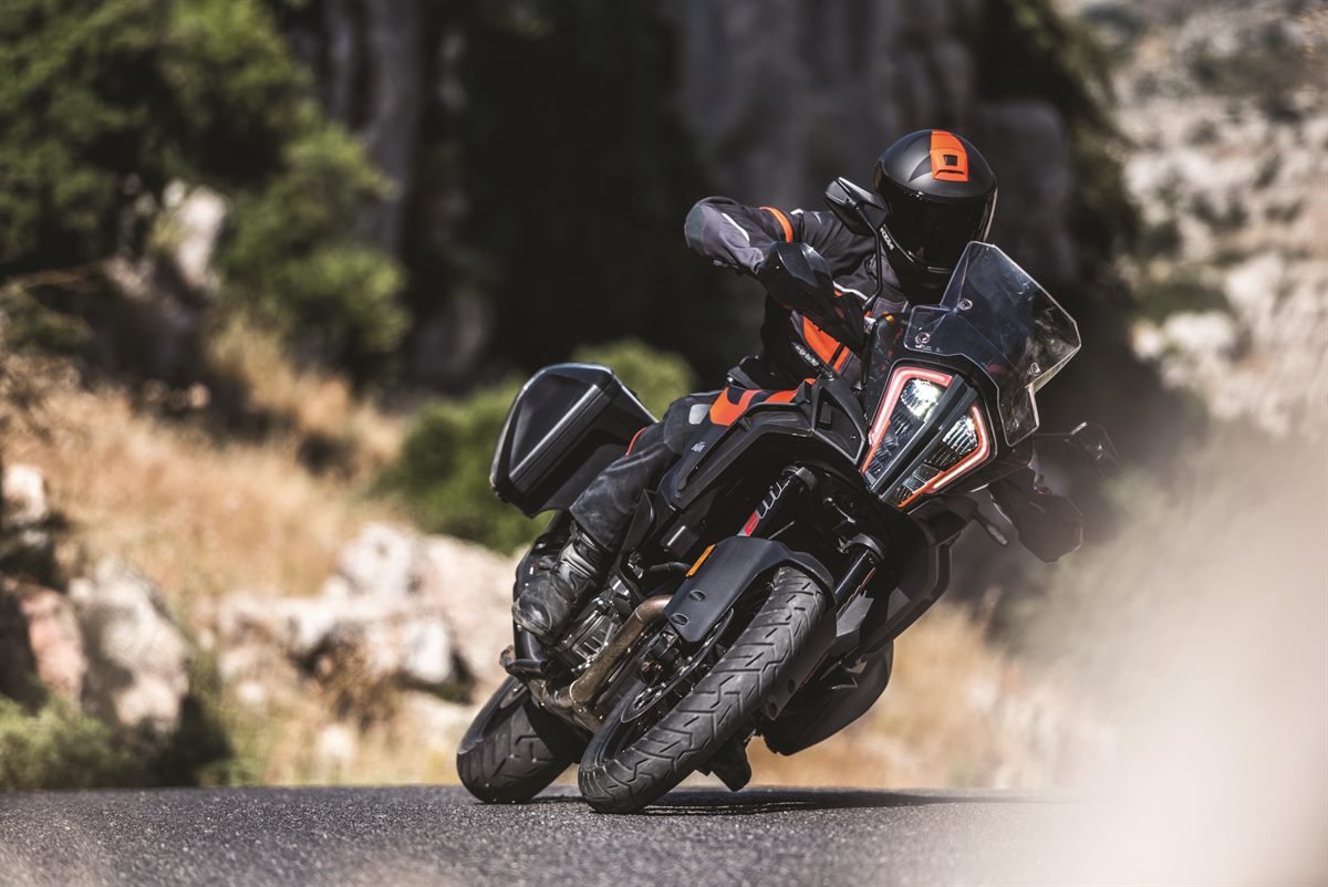 KTM 1290 SUPER ADVENTURE S_Action 01