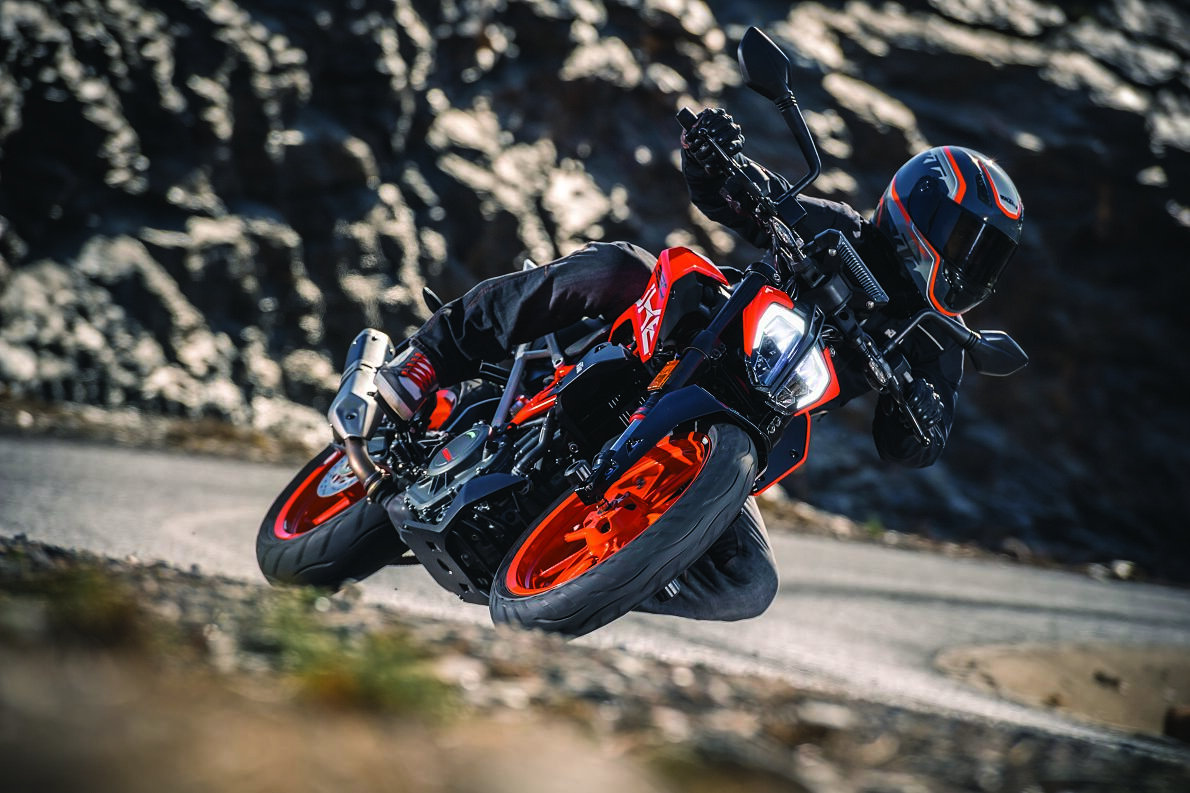 KTM 390 DUKE_Action 06