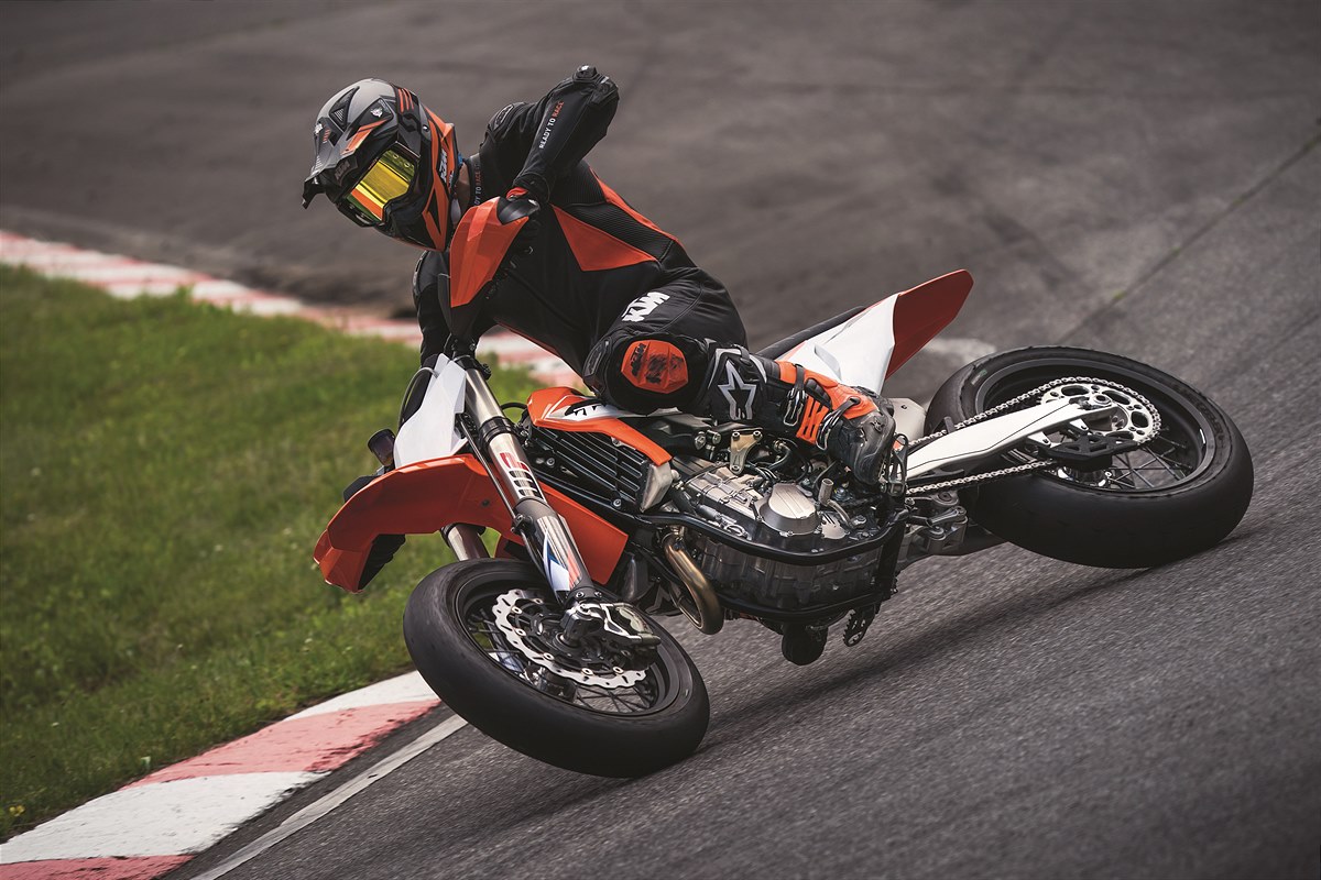 350355_MY21 KTM 450 SMR