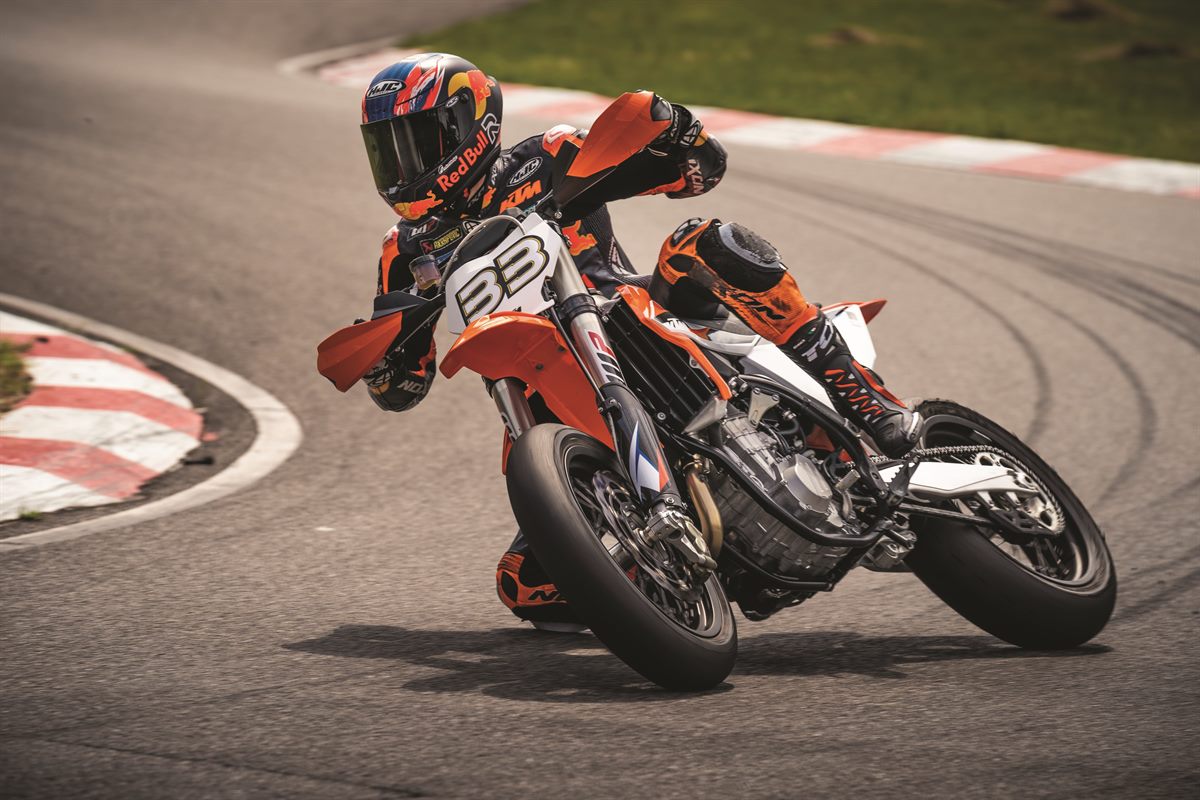 350400_Brad Binder MY21 KTM 450 SMR