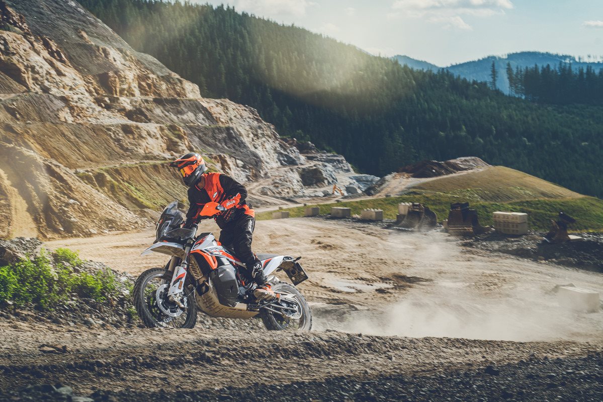 KTM 890 ADVENTURE R RALLY_Action