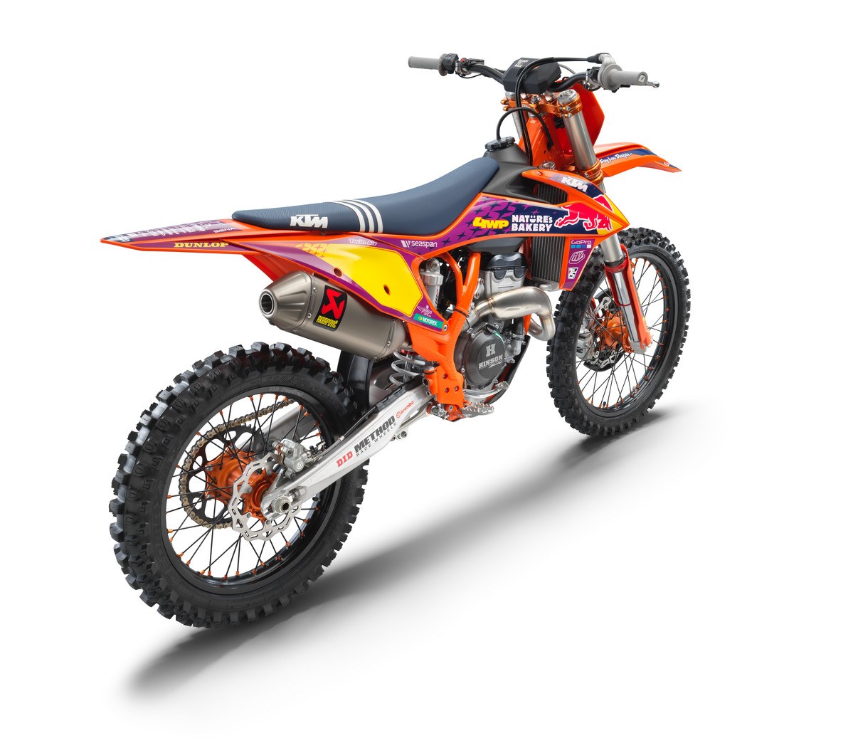 359704_MY21 KTM 250 SX-F TROY LEE DESIGNS_ Studio
