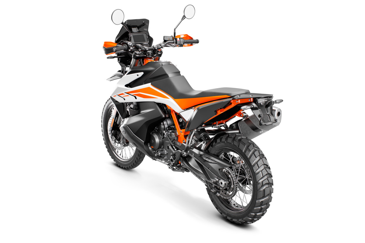 254112_790 ADV R_MY19 Rear-Left