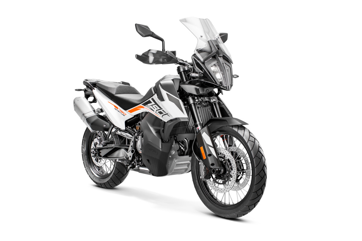 261013_790 ADV White MY19 Front-Right