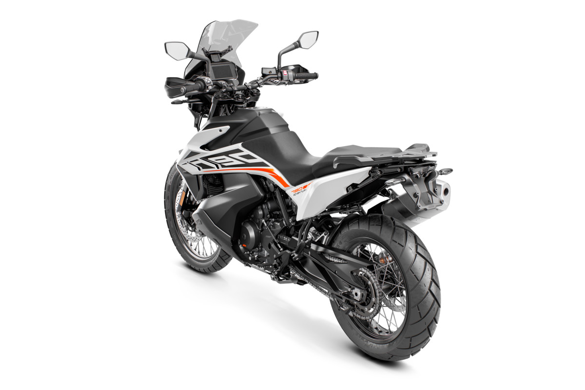 261015_790 ADV White MY19 Rear-Left